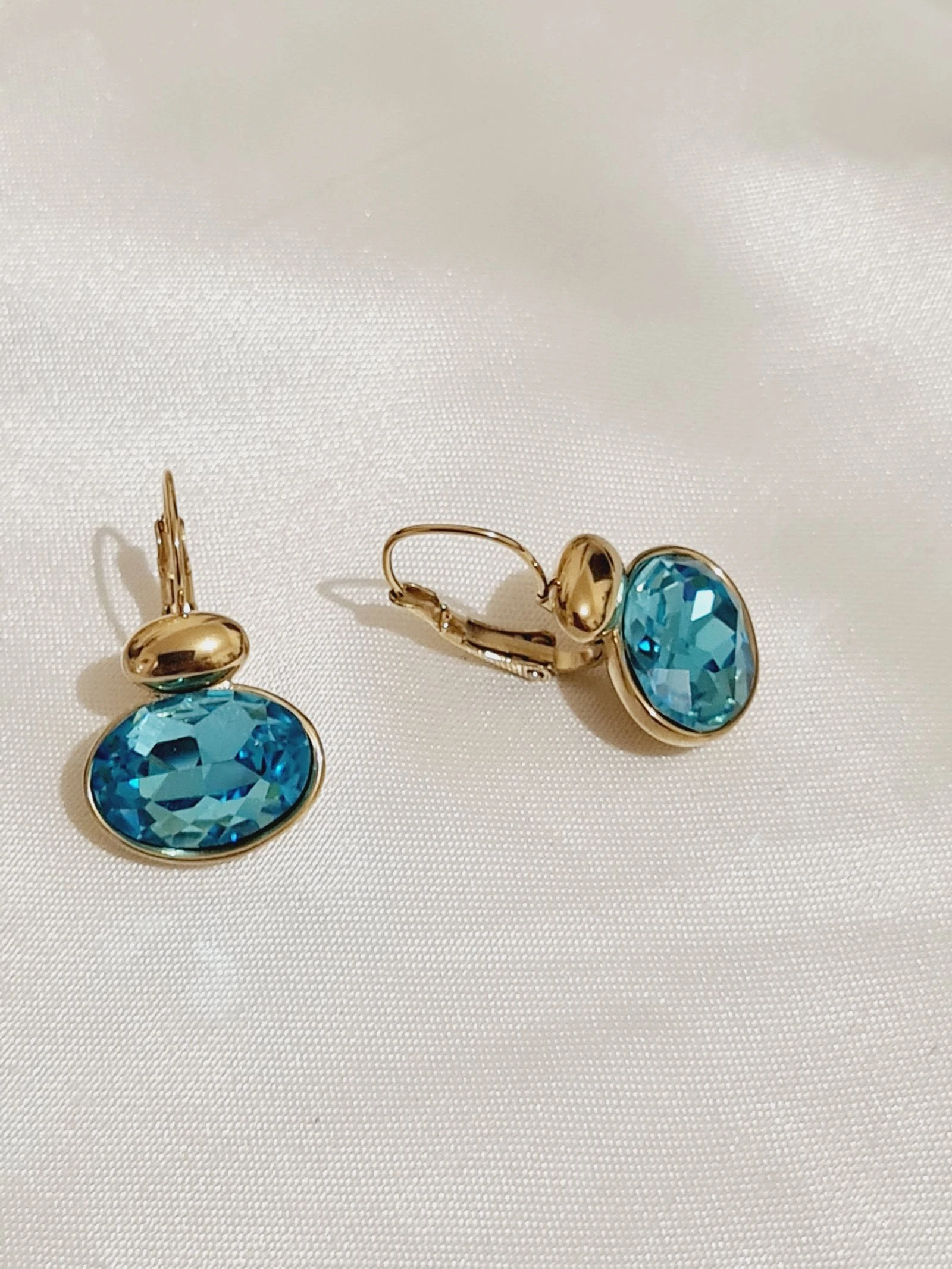 Boucles d'oreilles dorées cristaux bleus  – photo 2